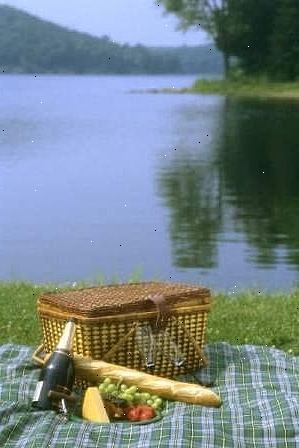 Hvordan man kan nyde en romantisk picnic. Beslut om tid og sted for picnic.
