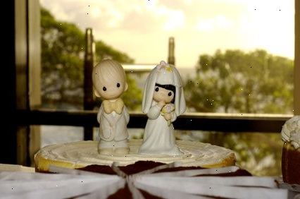 Hvordan man kan hjælpe bruden gøre bryllup invitationer. Følg brudens vejledning.